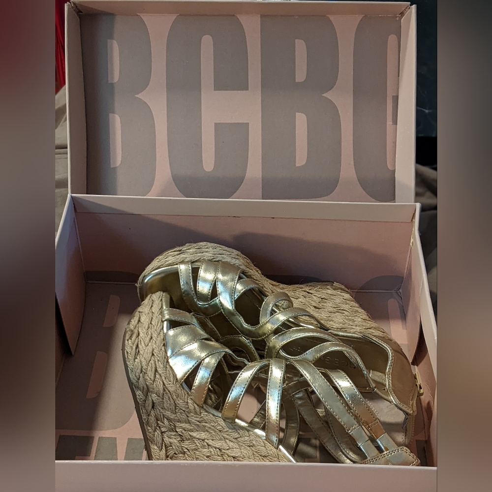 BCBGeneration Makala Gold Platform Espadrille Wedge Platform Sandals 5.5